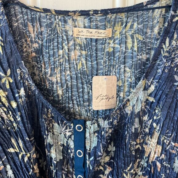 Nwt free people we the free Angelina blue printed scrunchie long sleeve crop top - Picture 4 of 6